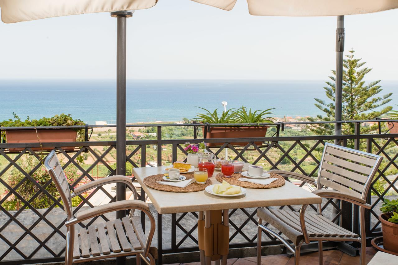 Hotel Villa Mare Altavilla Milicia Bagian luar foto